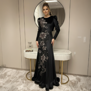 فستان مخملي اسود مطرز