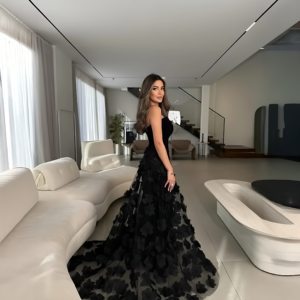 فستان اسود ورود