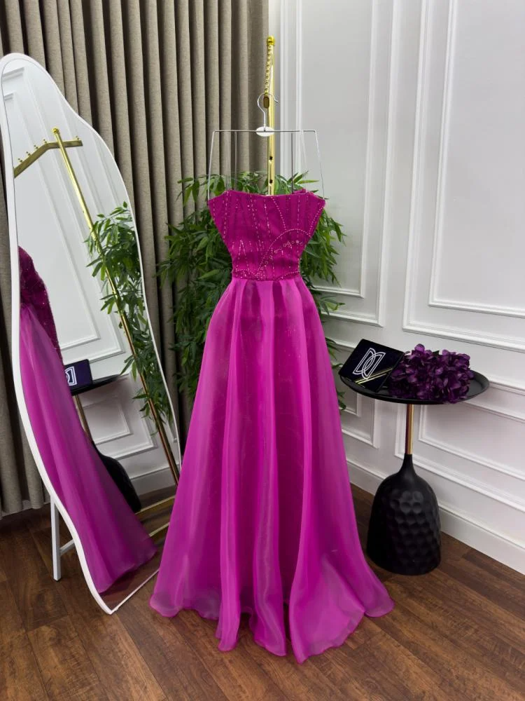 فستان فوشي تطريز - الصورة 4